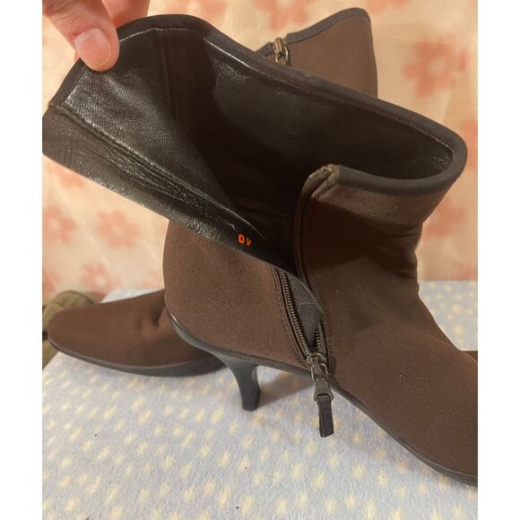 Prada Elegant Brown Stretch Fabric Ankle Boots with Kitten Heel for Women 40 - Picture 7 of 9